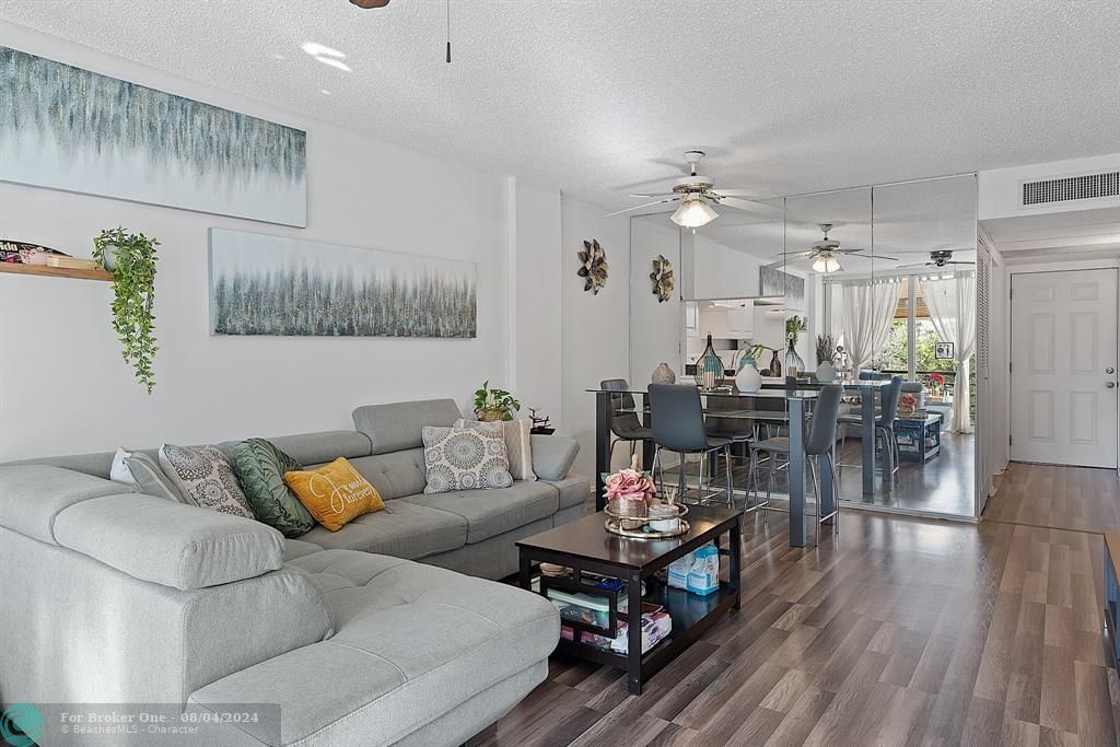 Recently Sold: $197,888 (2 beds, 2 baths, 975 Square Feet)