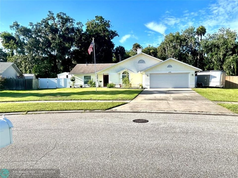 For Sale: $389,900 (3 beds, 2 baths, 2091 Square Feet)