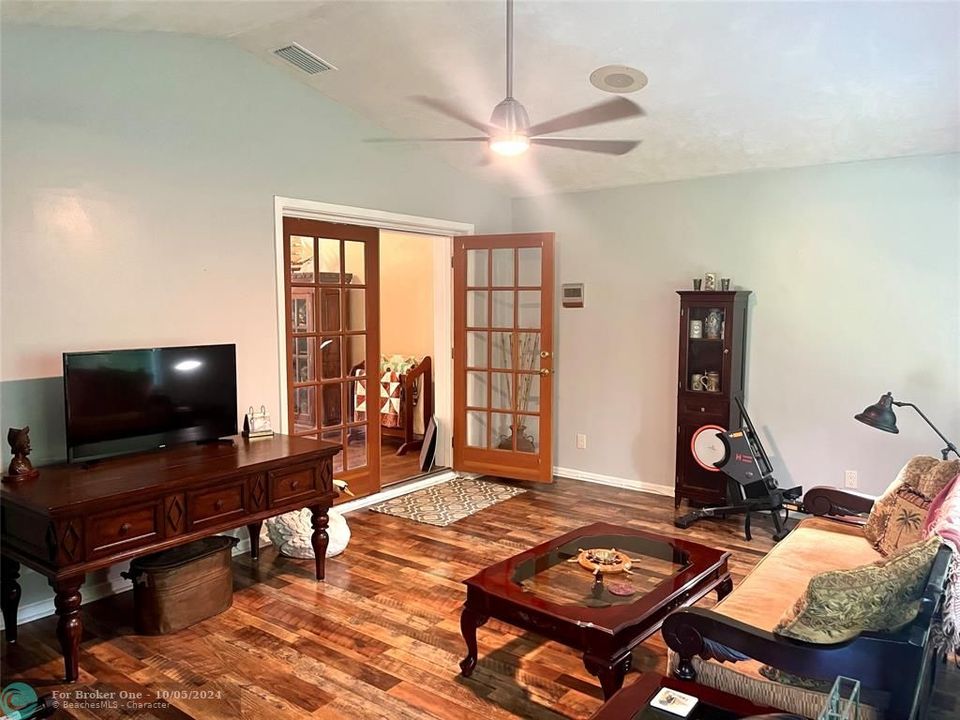 For Sale: $389,900 (3 beds, 2 baths, 2091 Square Feet)