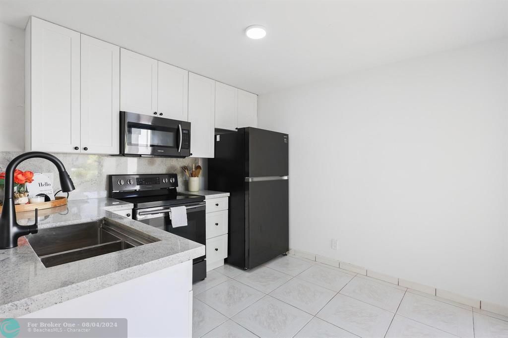 For Rent: $3,500 (3 beds, 2 baths, 1211 Square Feet)