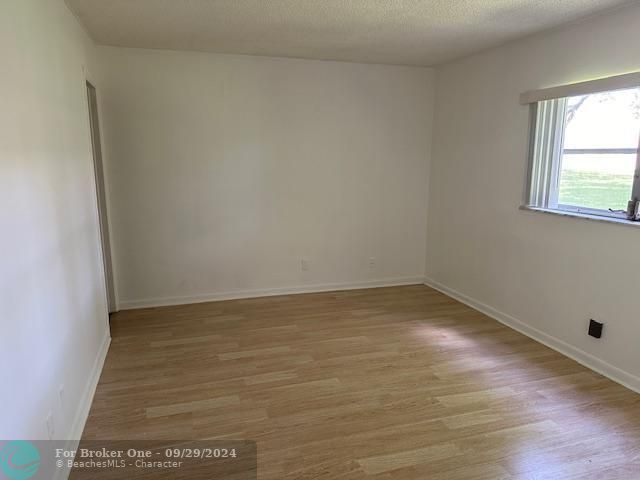 For Sale: $119,900 (2 beds, 2 baths, 990 Square Feet)