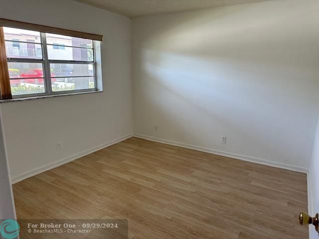 For Sale: $119,900 (2 beds, 2 baths, 990 Square Feet)