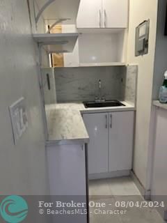 For Rent: $1,700 (1 beds, 1 baths, 1860 Square Feet)