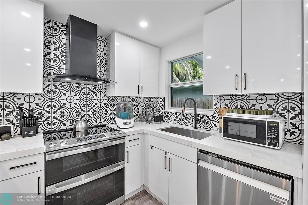 Recently Sold: $500,000 (3 beds, 2 baths, 1075 Square Feet)