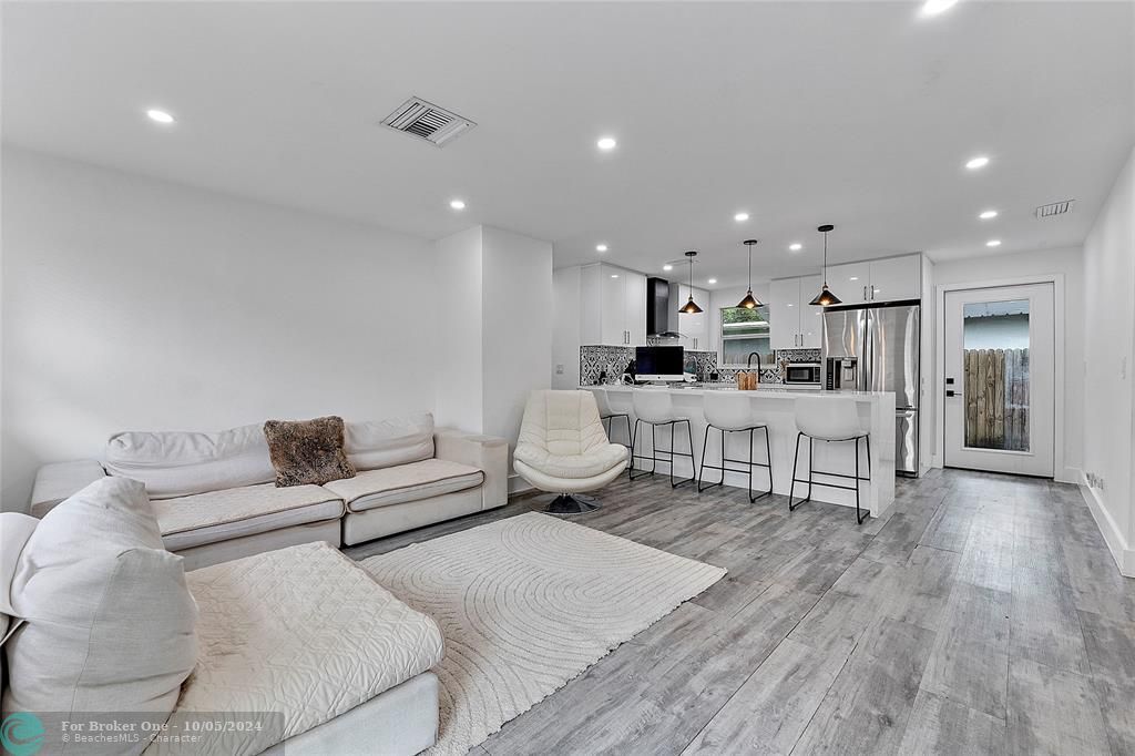 Recently Sold: $500,000 (3 beds, 2 baths, 1075 Square Feet)