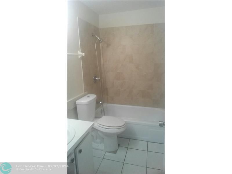 For Sale: $147,900 (2 beds, 1 baths, 868 Square Feet)