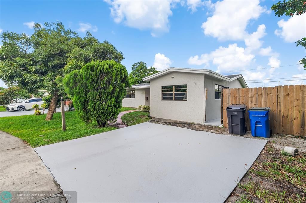 Active With Contract: $479,000 (4 beds, 2 baths, 1584 Square Feet)