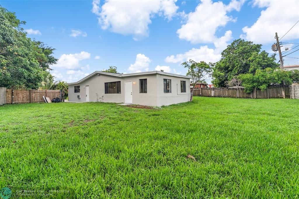 Active With Contract: $479,000 (4 beds, 2 baths, 1584 Square Feet)