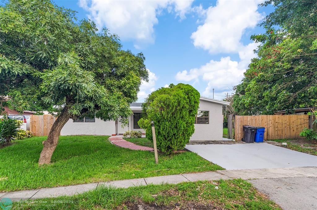 Active With Contract: $479,000 (4 beds, 2 baths, 1584 Square Feet)