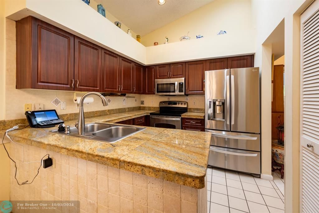 Recently Sold: $595,000 (3 beds, 2 baths, 1570 Square Feet)