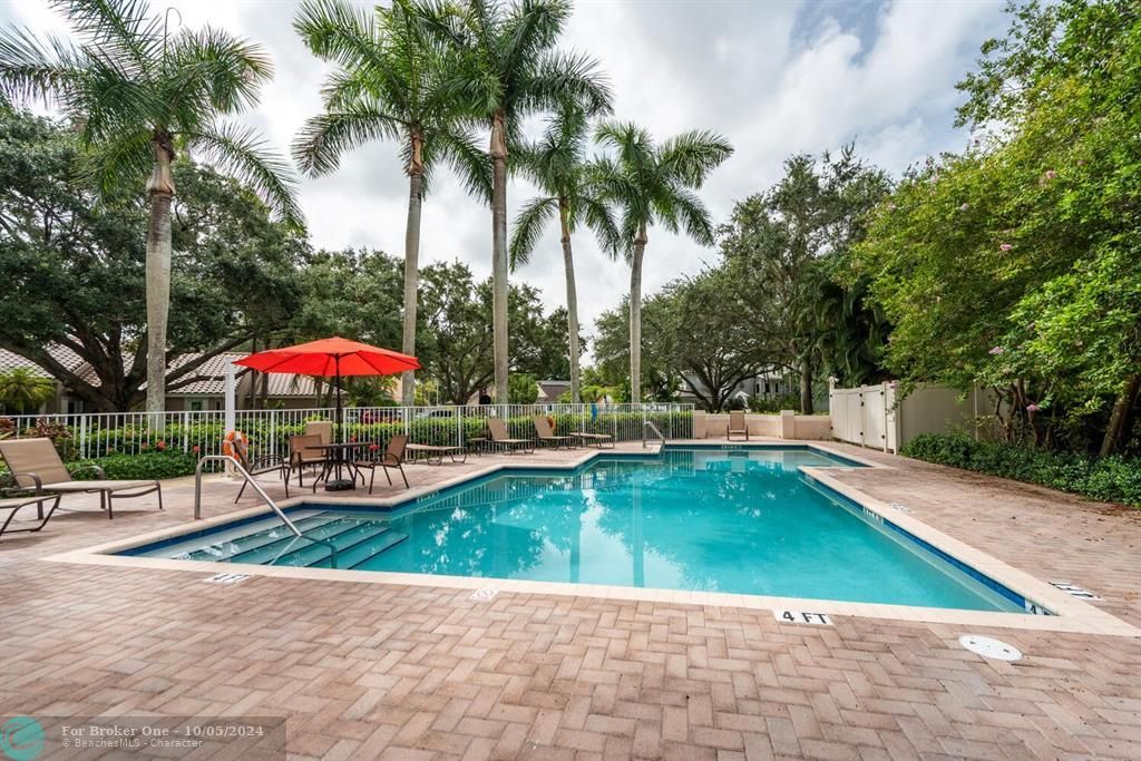 Recently Sold: $595,000 (3 beds, 2 baths, 1570 Square Feet)