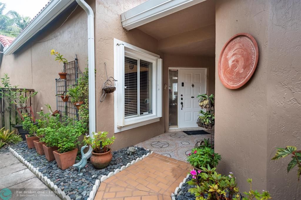 Recently Sold: $595,000 (3 beds, 2 baths, 1570 Square Feet)