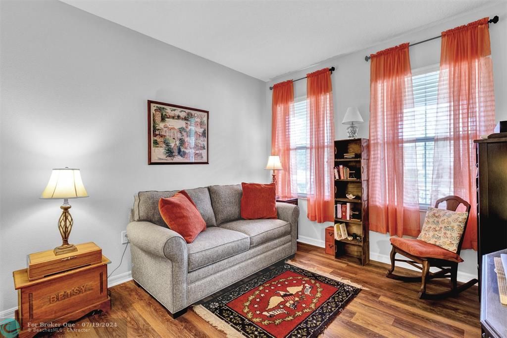 For Sale: $359,900 (2 beds, 2 baths, 1294 Square Feet)