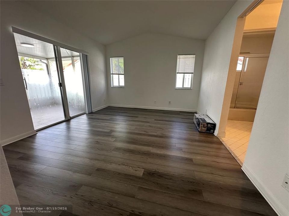 For Rent: $3,800 (3 beds, 2 baths, 1663 Square Feet)