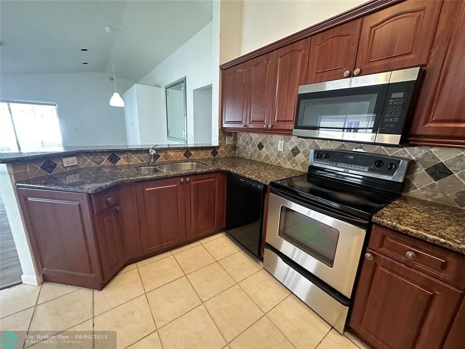 For Rent: $3,800 (3 beds, 2 baths, 1663 Square Feet)