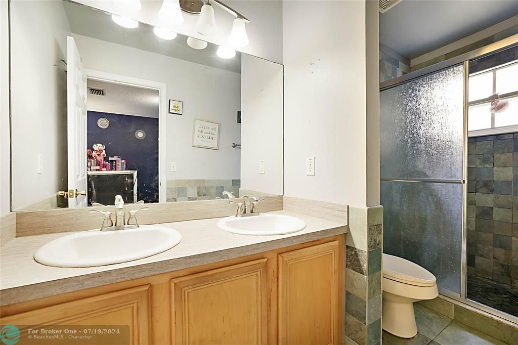 待售: $365,000 (3 贝兹, 2 浴室, 1427 平方英尺)