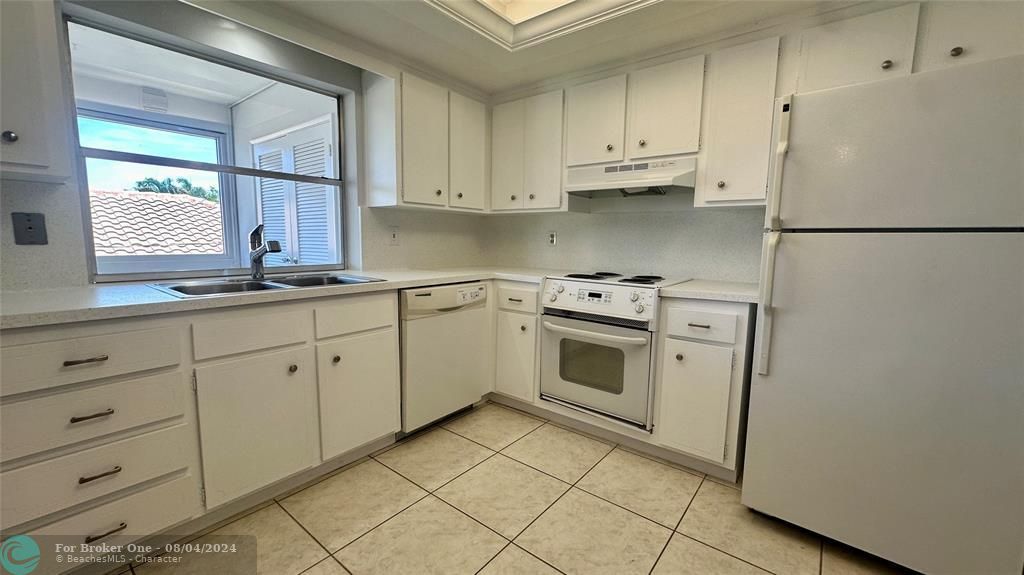 For Rent: $2,300 (2 beds, 2 baths, 1150 Square Feet)