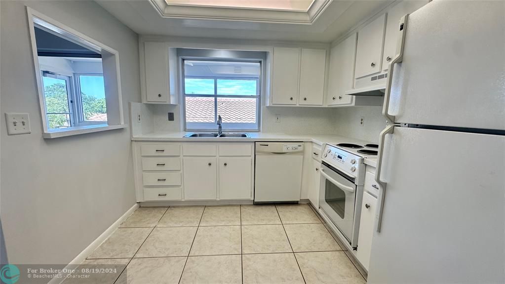 For Rent: $2,400 (2 beds, 2 baths, 1150 Square Feet)