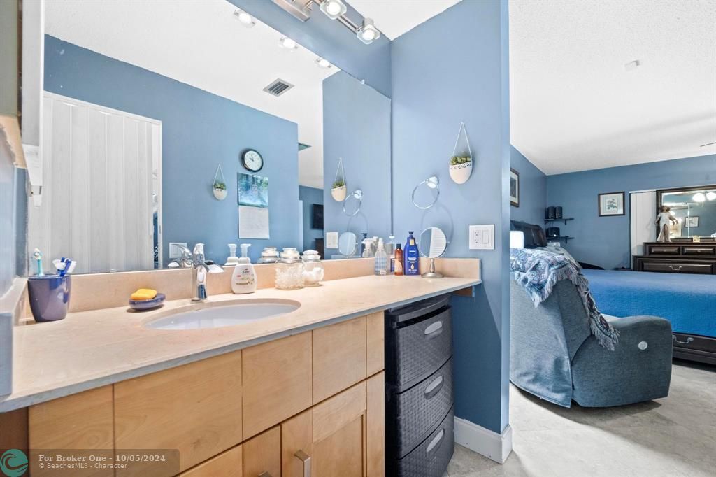 Recently Sold: $290,000 (2 beds, 2 baths, 1298 Square Feet)