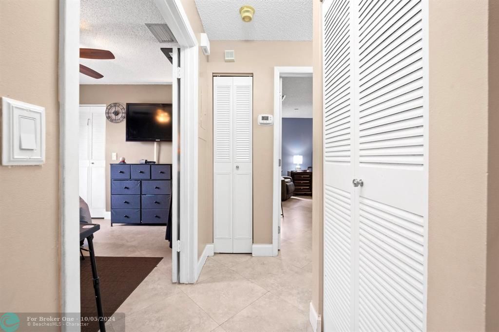 Recently Sold: $290,000 (2 beds, 2 baths, 1298 Square Feet)