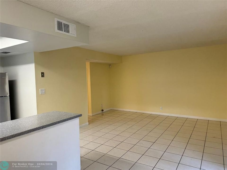 For Rent: $2,450 (2 beds, 2 baths, 1800 Square Feet)