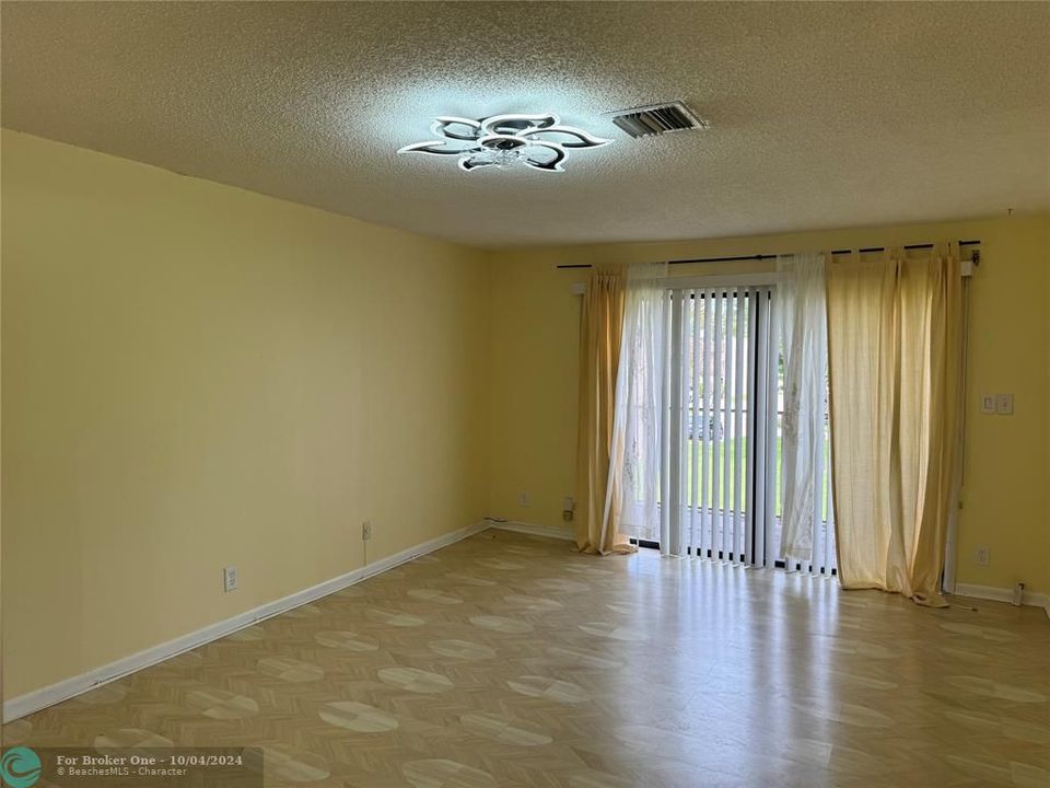 For Rent: $2,450 (2 beds, 2 baths, 1800 Square Feet)