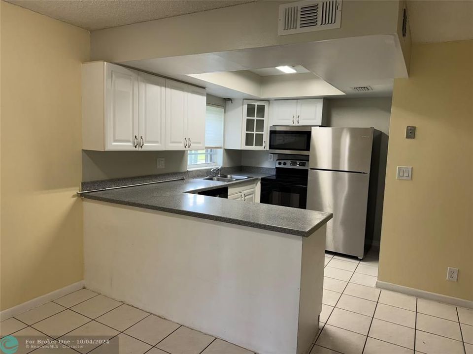 For Rent: $2,450 (2 beds, 2 baths, 1800 Square Feet)