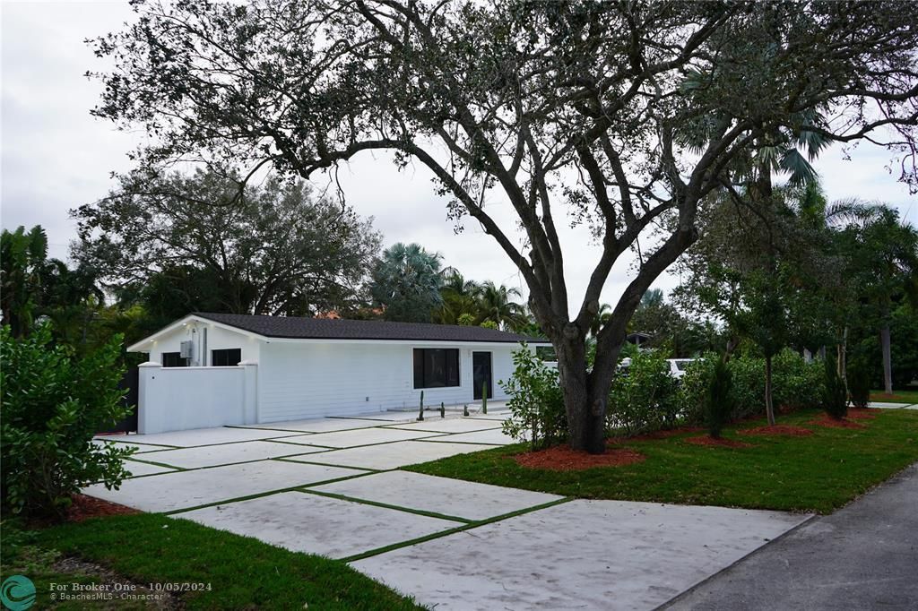 Active With Contract: $795,000 (3 beds, 2 baths, 1632 Square Feet)