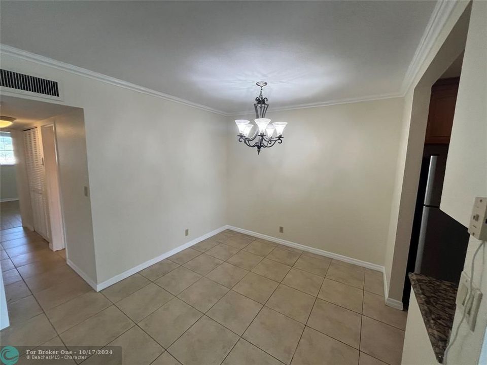 For Sale: $259,000 (2 beds, 2 baths, 990 Square Feet)