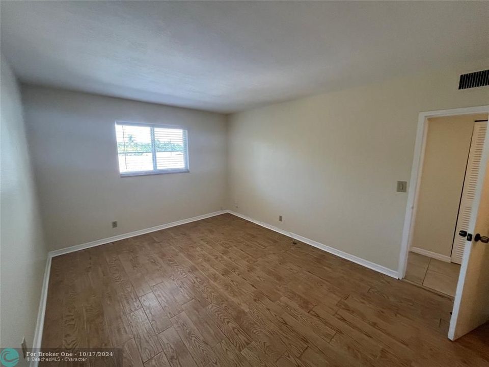 For Sale: $259,000 (2 beds, 2 baths, 990 Square Feet)