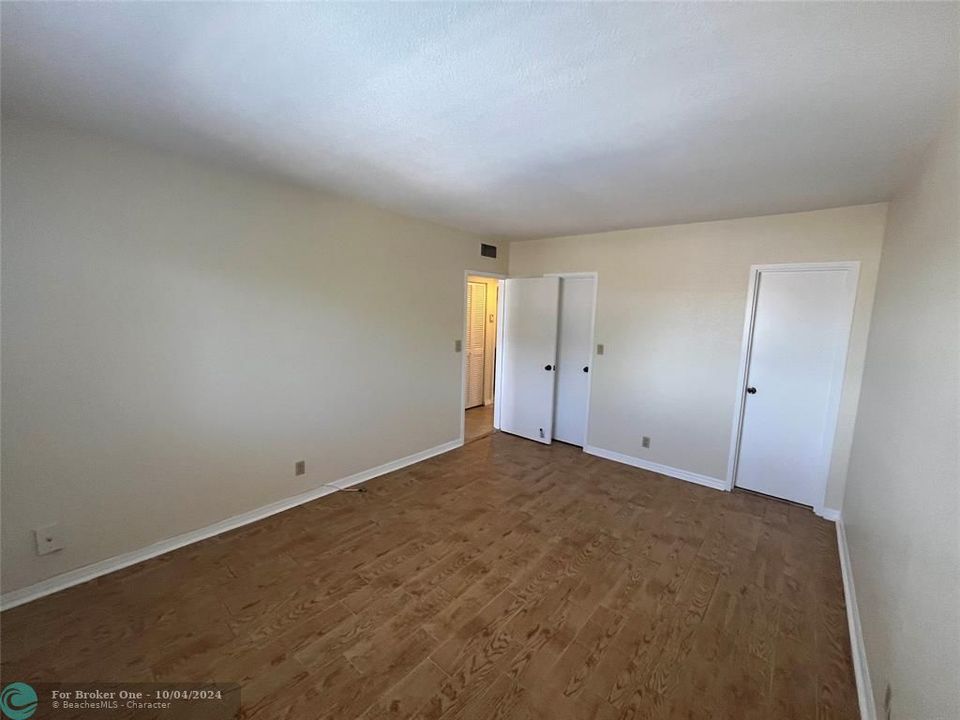 For Sale: $259,000 (2 beds, 2 baths, 990 Square Feet)