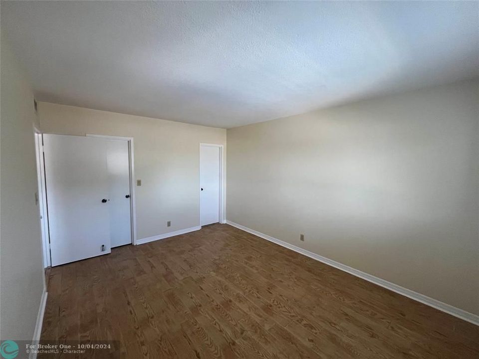 For Sale: $259,000 (2 beds, 2 baths, 990 Square Feet)