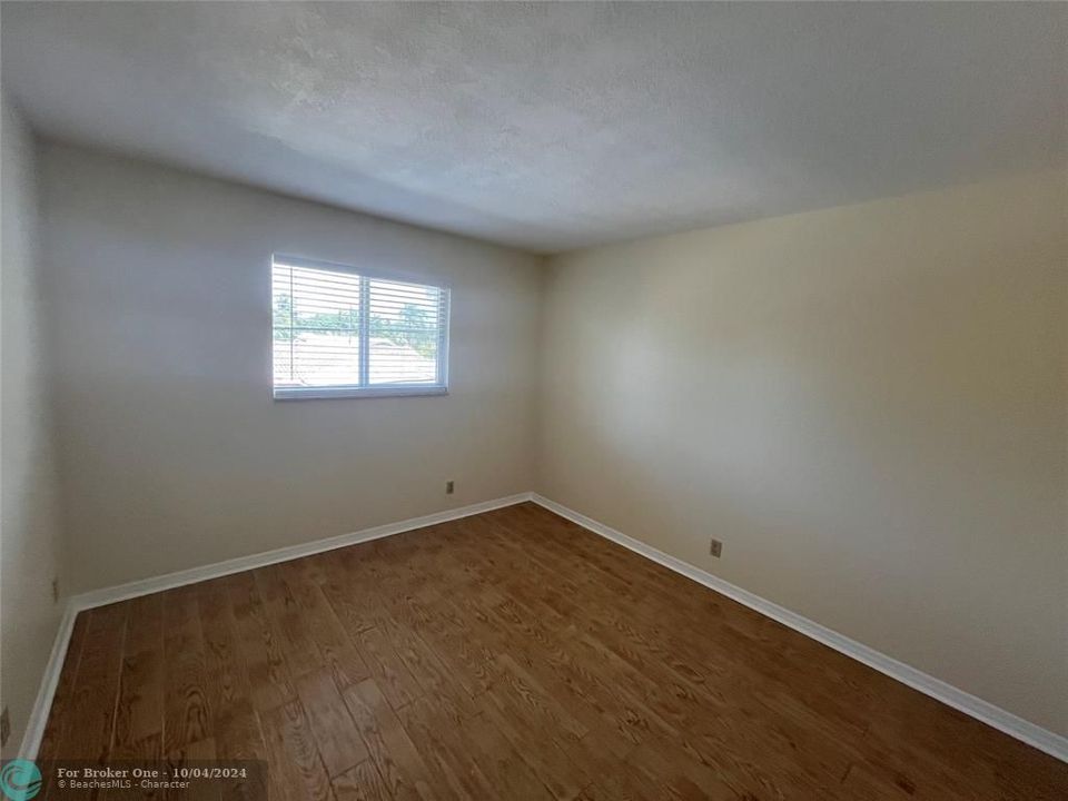 For Sale: $259,000 (2 beds, 2 baths, 990 Square Feet)