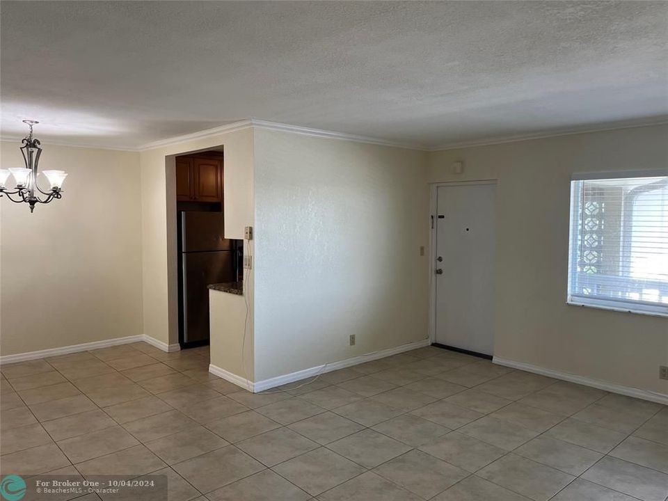 For Sale: $259,000 (2 beds, 2 baths, 990 Square Feet)