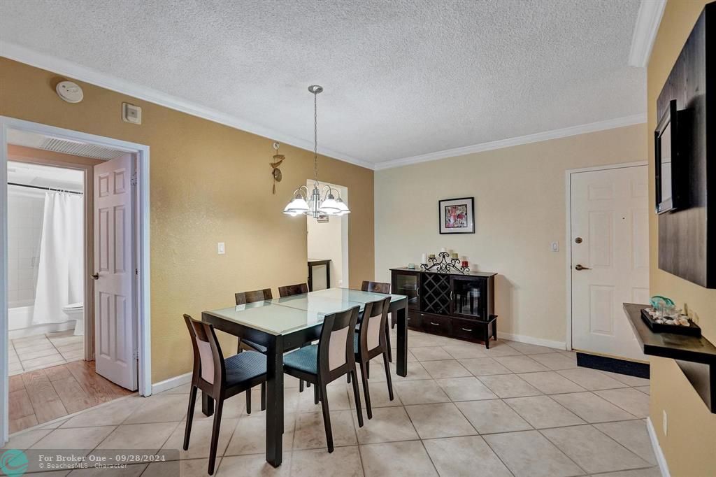 Active With Contract: $469,900 (1 beds, 1 baths, 835 Square Feet)