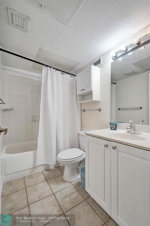 Active With Contract: $469,900 (1 beds, 1 baths, 835 Square Feet)