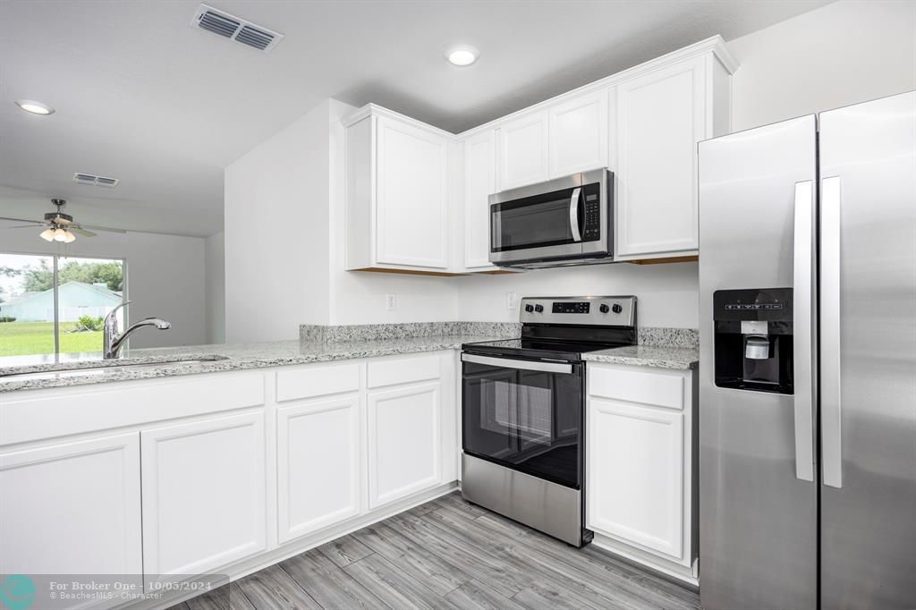 For Sale: $395,900 (3 beds, 2 baths, 1270 Square Feet)