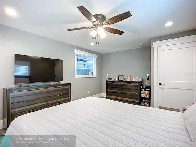 For Sale: $889,000 (1 beds, 1 baths, 4740 Square Feet)