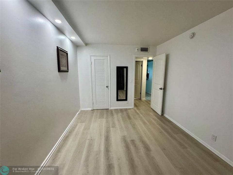 For Rent: $2,200 (2 beds, 1 baths, 841 Square Feet)