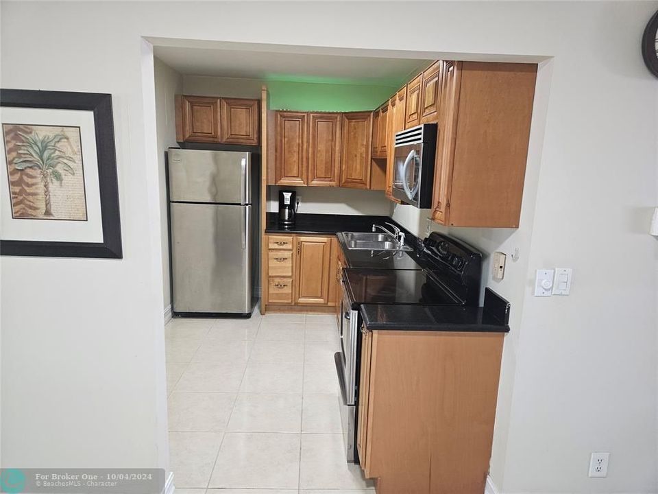 Recently Rented: $1,750 (1 beds, 1 baths, 800 Square Feet)