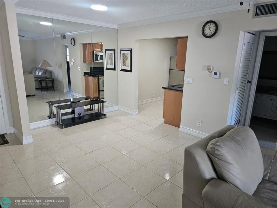 Recently Rented: $1,750 (1 beds, 1 baths, 800 Square Feet)