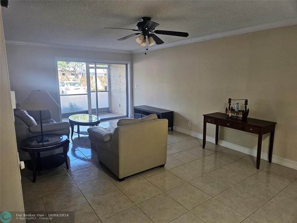 Recently Rented: $1,750 (1 beds, 1 baths, 800 Square Feet)