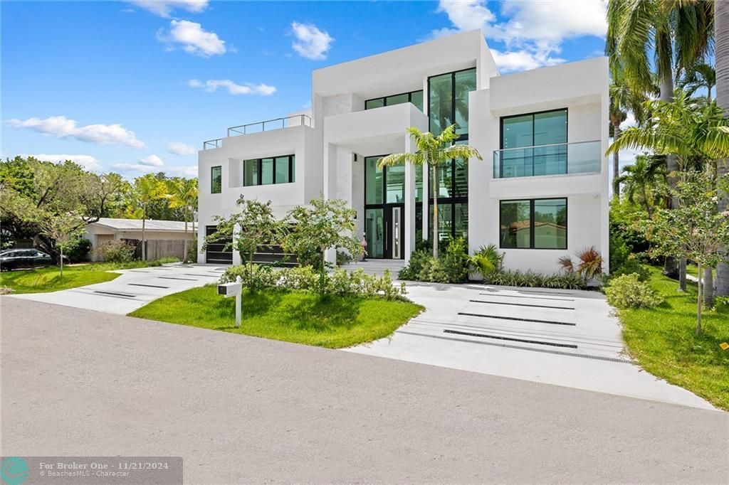 For Sale: $9,795,000 (8 beds, 8 baths, 6845 Square Feet)