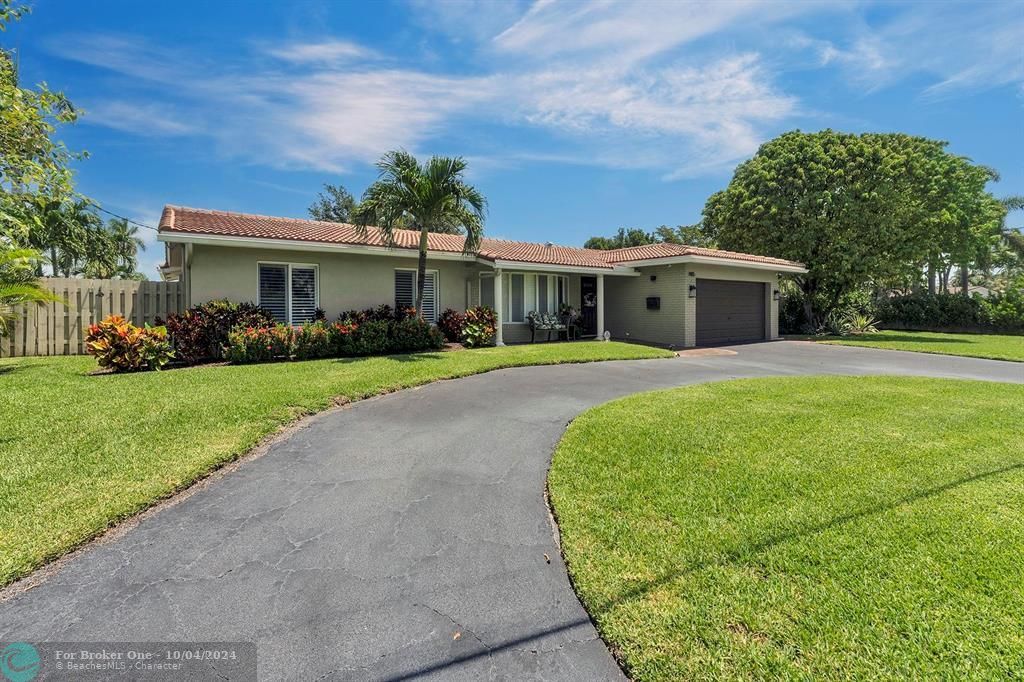 For Sale: $1,100,000 (4 beds, 2 baths, 1742 Square Feet)