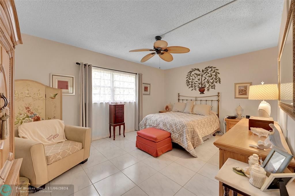 Active With Contract: $139,500 (2 beds, 2 baths, 1242 Square Feet)