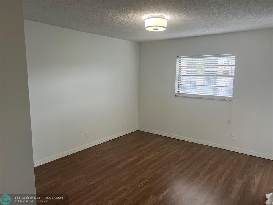 For Sale: $265,000 (2 beds, 2 baths, 940 Square Feet)