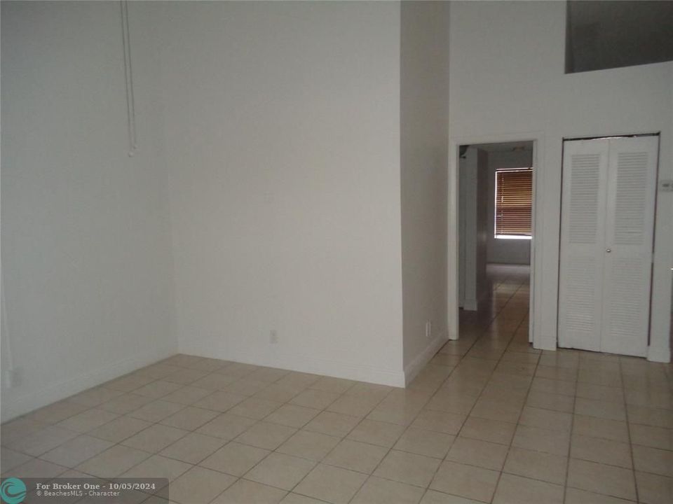 Recently Rented: $2,300 (2 beds, 2 baths, 1055 Square Feet)