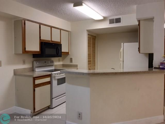 Active With Contract: $1,745 (1 beds, 1 baths, 754 Square Feet)