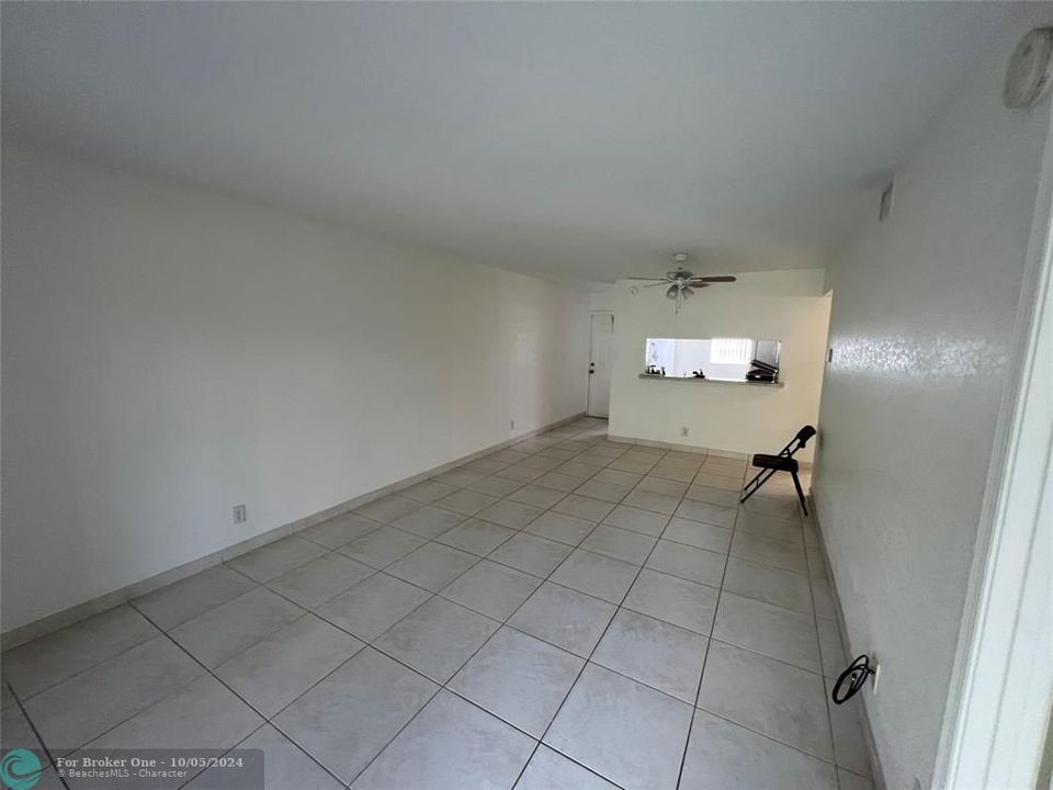 Active With Contract: $2,300 (2 beds, 2 baths, 1000 Square Feet)