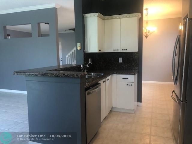 For Rent: $4,100 (4 beds, 2 baths, 1902 Square Feet)